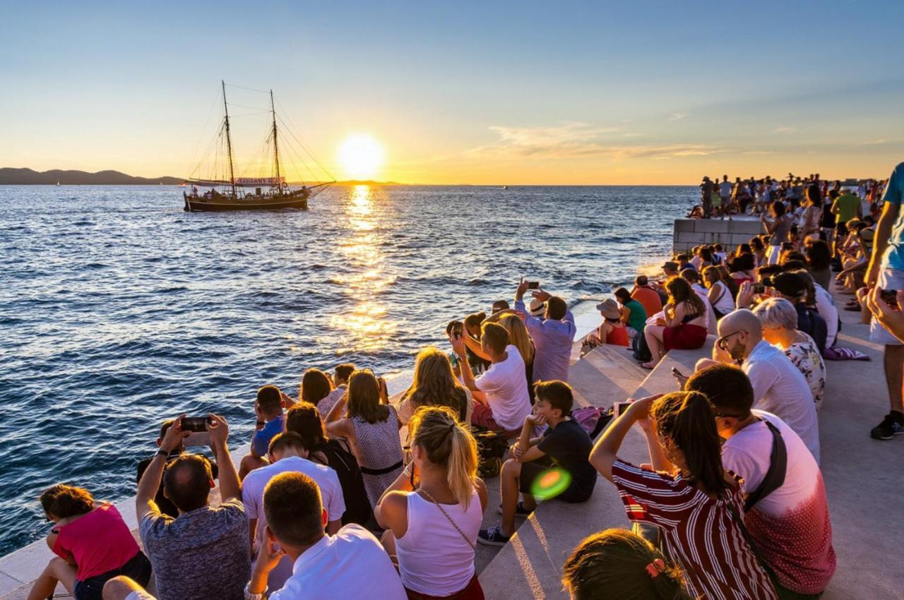 Rhythm Floating Hostel - Zadar Exterior photo