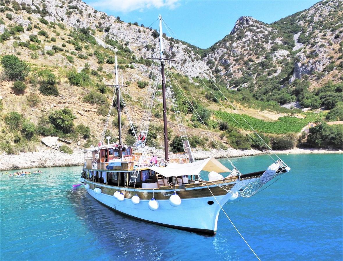 Rhythm Floating Hostel - Zadar Exterior photo
